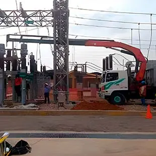 Cambio de Interruptor de Potencia Transformador con camion grua